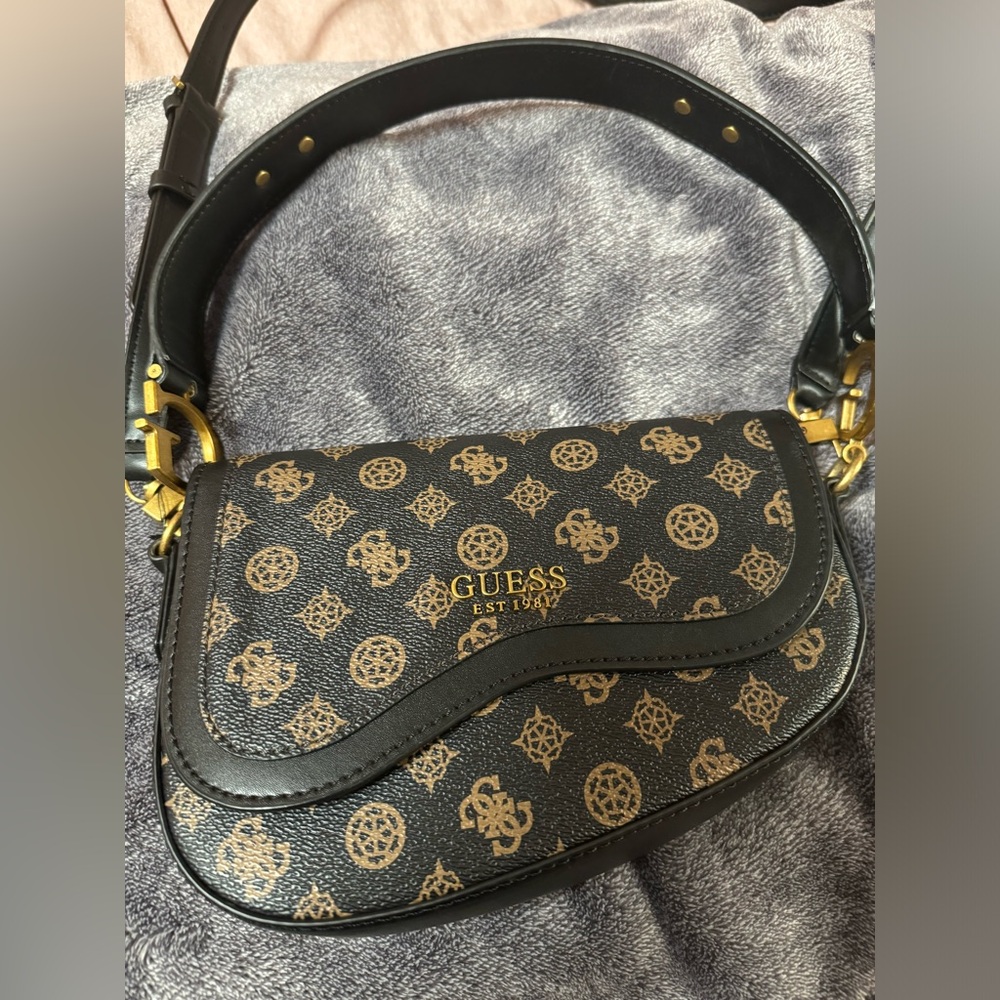 Guess Black and Gold Patterned Shoulder Bag